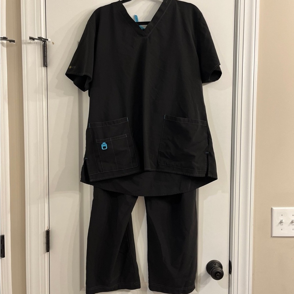 Carhartt nursing scrub set